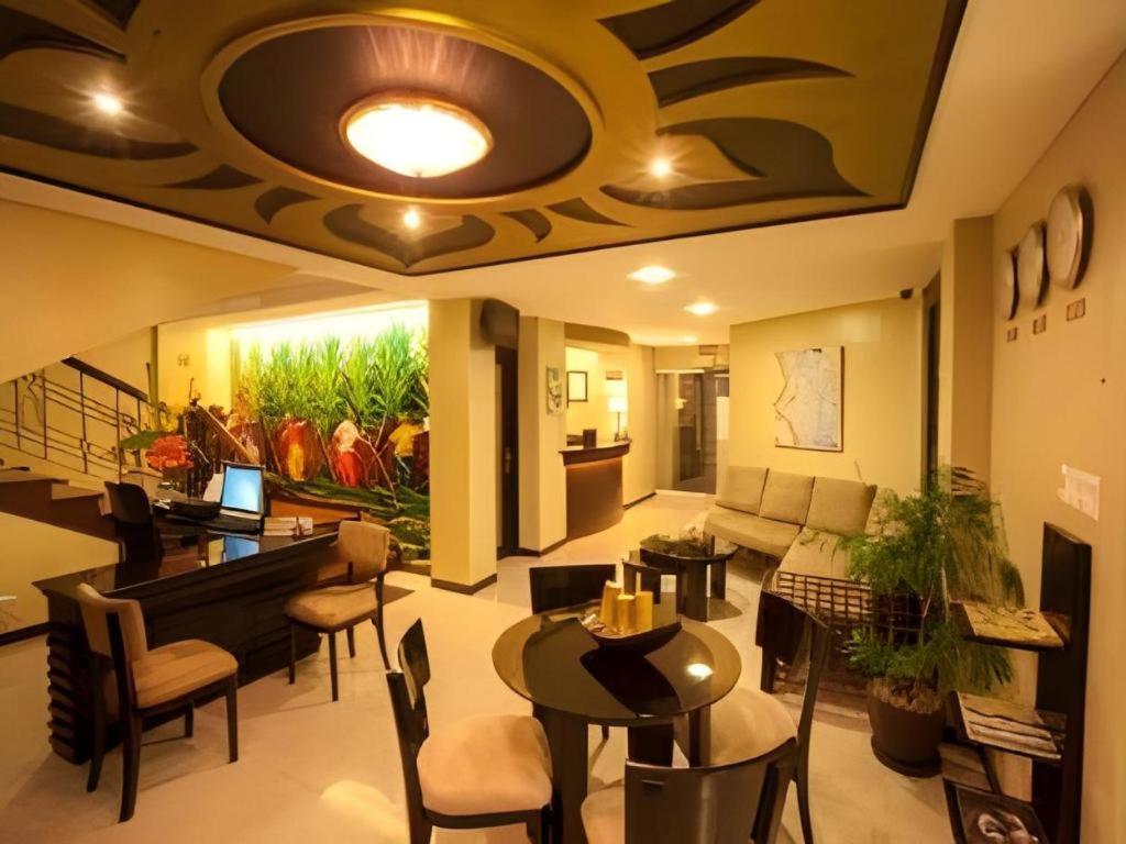 L Square Hotel Tarlac City Bagian luar foto