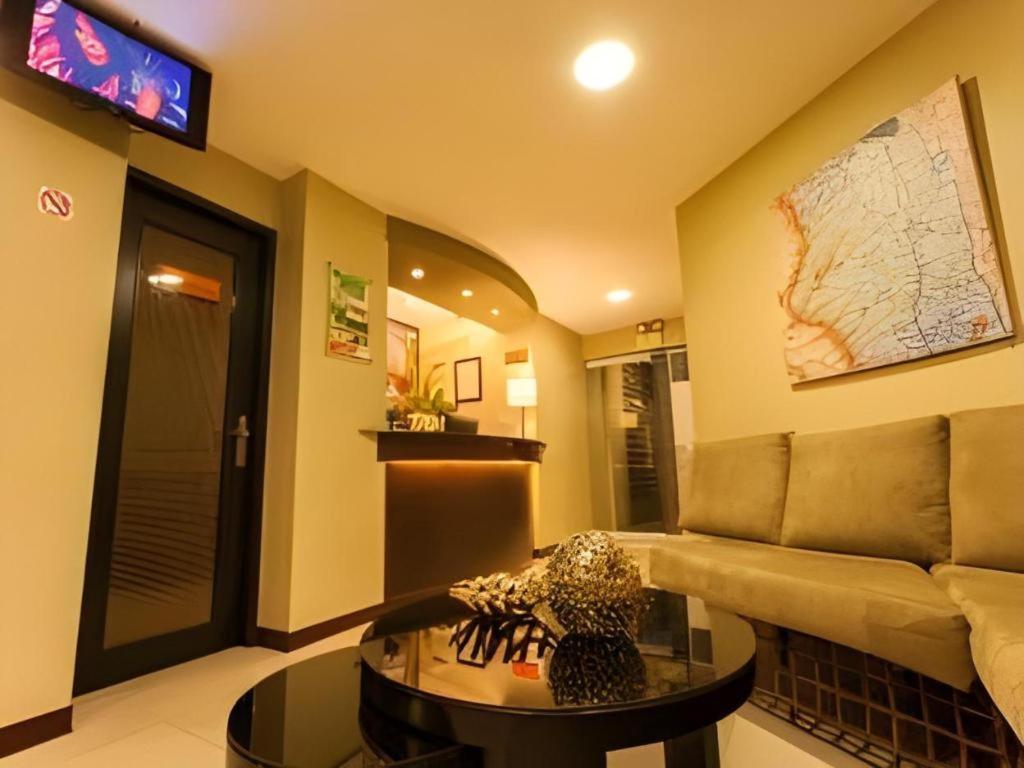 L Square Hotel Tarlac City Bagian luar foto