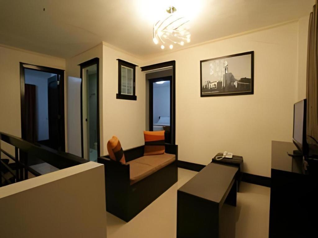 L Square Hotel Tarlac City Bagian luar foto