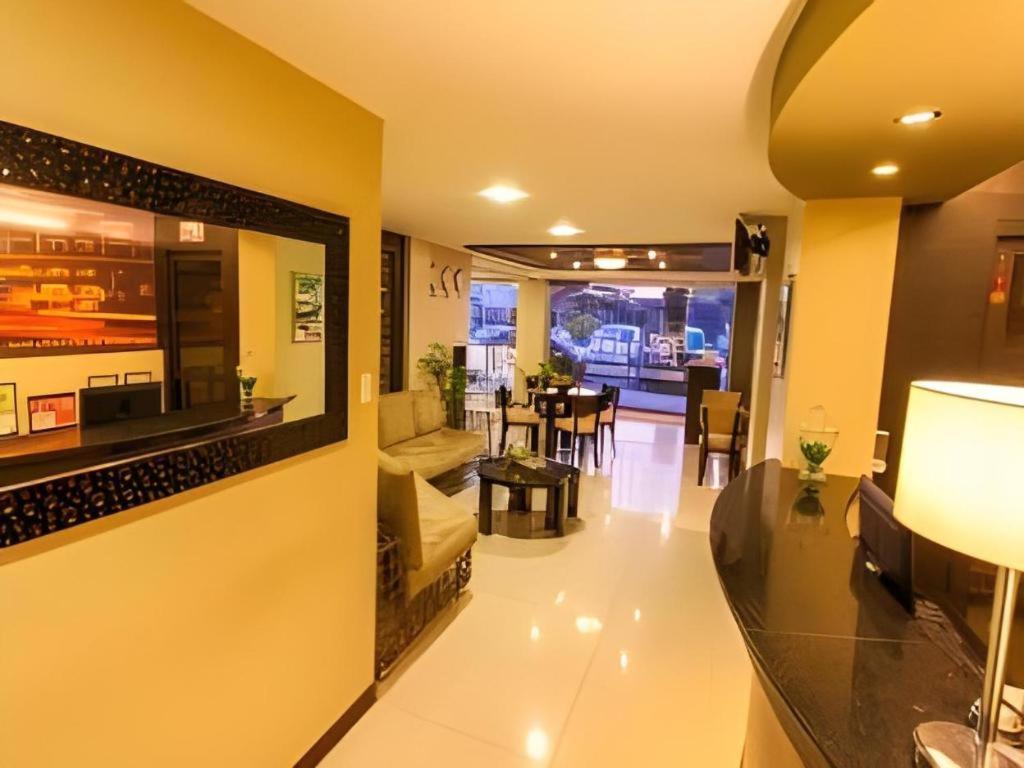L Square Hotel Tarlac City Bagian luar foto