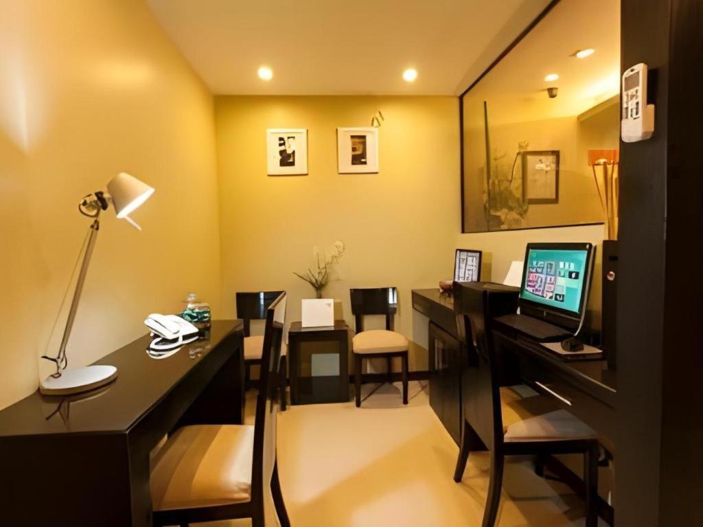 L Square Hotel Tarlac City Bagian luar foto