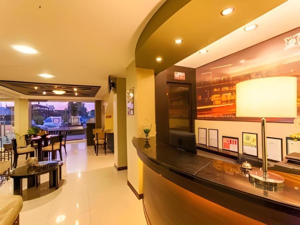 L Square Hotel Tarlac City Bagian luar foto