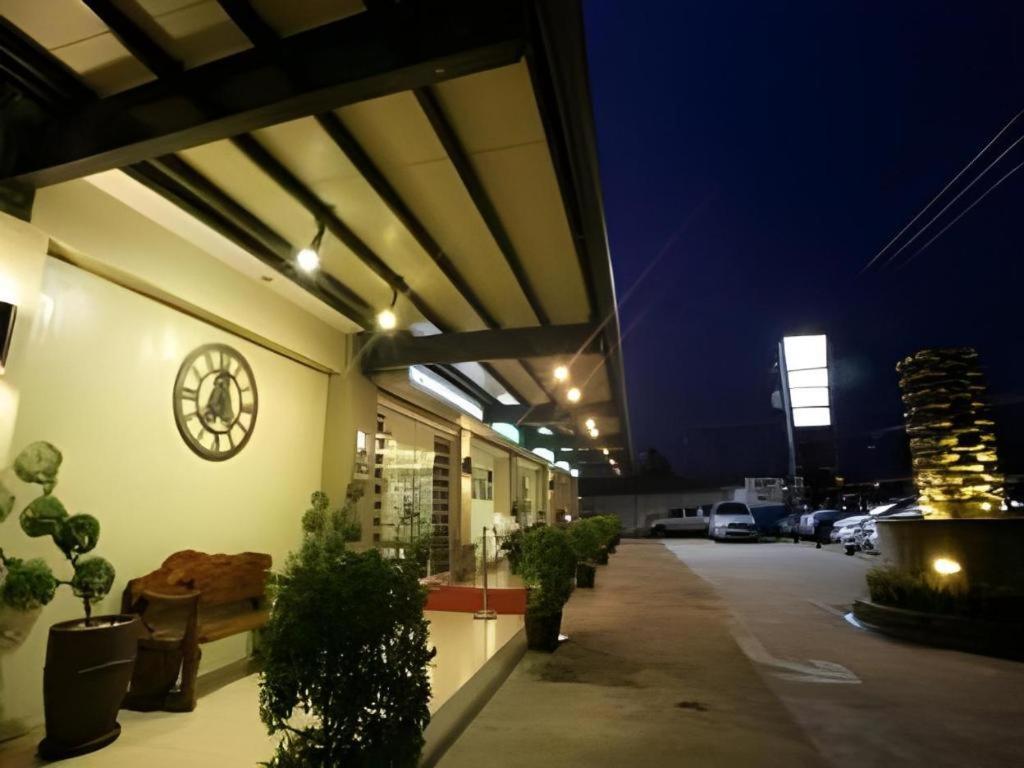 L Square Hotel Tarlac City Bagian luar foto