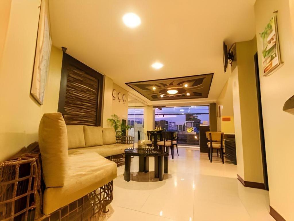 L Square Hotel Tarlac City Bagian luar foto